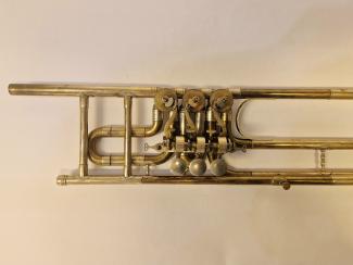 Cerveny ventilbasun B1165